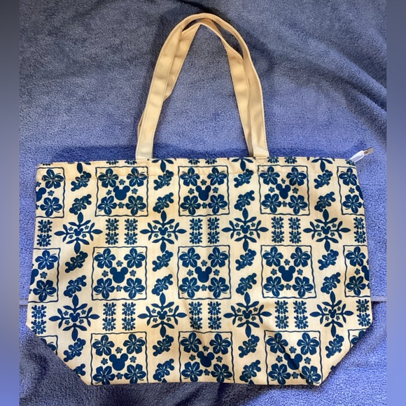 Hawaiian Print Zippered Tote Bag - Picture 2 of 7